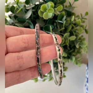 VINTAGE SET OF 2 ENAMEL CLOISONNÉ BANGLE BRACELETS PURPLE AND WHITE